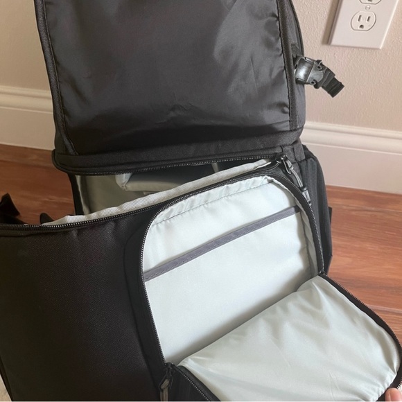 NWOT Lowepro Camera Bag - Picture 4 of 10